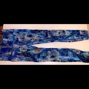 Lululemon blue print athletic workout leggings